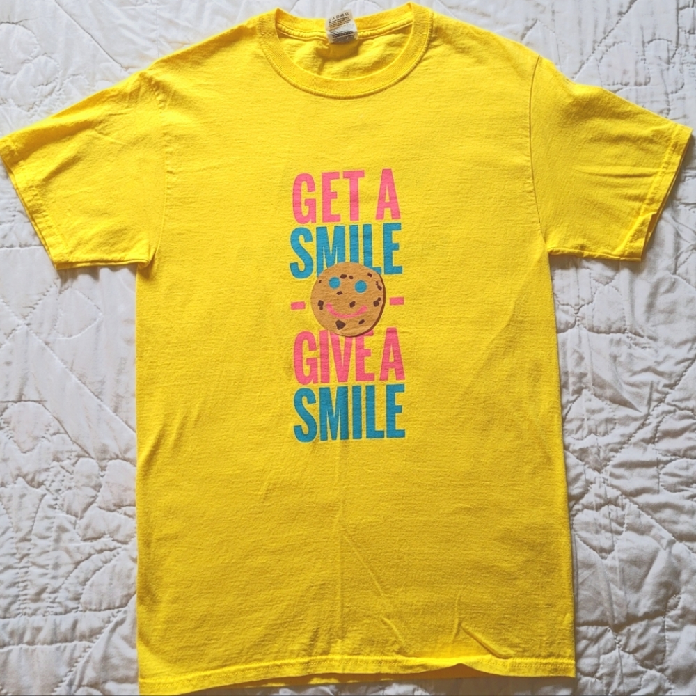 10/$20 ❄️ Tim Hortons Smile Cookie Tee